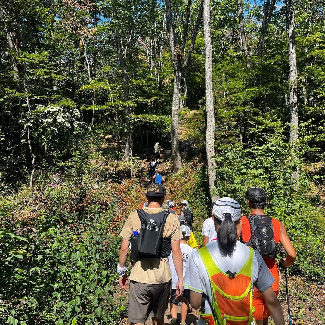 重盛赳男さんのインスタグラム写真 - (重盛赳男Instagram)「白馬岩岳登ってきました⛰️ 記録見たら8月ほぼ初ラン…😇  #ヤッホートレイルランニングツーリング #teamthrob #hungerknockoriginals #fullmarkshakuba #トレイルランニング #トレラン #重盛赳男 #日焼けは一人前に気にする #アナウンサー」8月27日 20時39分 - shigemoritakeo