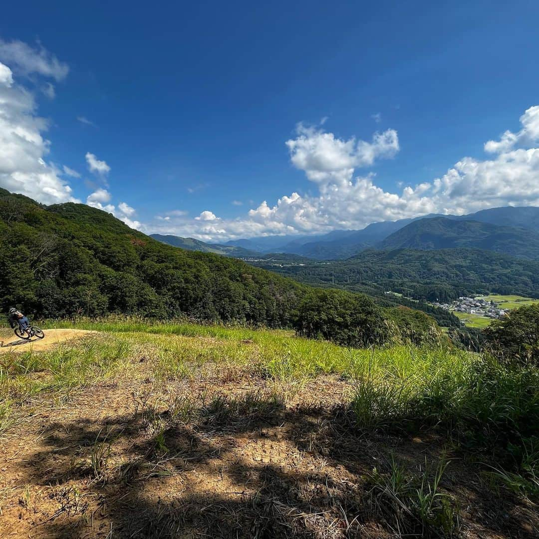 重盛赳男さんのインスタグラム写真 - (重盛赳男Instagram)「白馬岩岳登ってきました⛰️ 記録見たら8月ほぼ初ラン…😇  #ヤッホートレイルランニングツーリング #teamthrob #hungerknockoriginals #fullmarkshakuba #トレイルランニング #トレラン #重盛赳男 #日焼けは一人前に気にする #アナウンサー」8月27日 20時39分 - shigemoritakeo