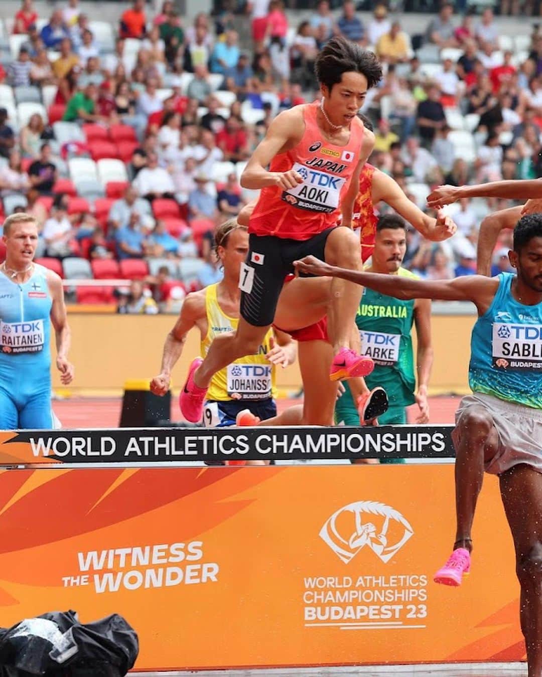 青木涼真のインスタグラム：「世界陸上2023ブダペスト  決勝14位  予選通過後、自分が思っていたよりも多くの人たちに応援してもらっていることを知りました。 今回は思い通りの走りが出来なかったけど一歩ずつ着実にステップアップ出来ています。  応援ありがとうございました🙇‍♂️ これからも成長していく自分を応援してください📣  I am returning to the final. In Paris🇫🇷  #honda #3000sc #wcbudapest2023」