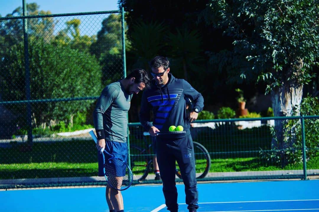 ファビオ・フォニーニのインスタグラム：「…Te elegí en un momento muy particular,seguramente el más duro y complicado de mi carrera deportiva. El covid,operación de los tobillos, y muchas lesiones con malo resultados,pero si que quiero agradecer al mundo por haber encontrado más allá de un entrenador, un AMIGO… Eso es lo que nadie me podrá quitar, Gracias por ser lo que fuiste,la disponibilidad y consejo que compartimos y la paciencia que tuviste en todo momentos,sobretodo en las derrotas!   Te deseo lo mejor de lo mejor… simplemente porque te lo mereces ❤️  Ojalá vernos pronto… quizás aún por cuanto 🤣🙄😍  MI CASA ES TU CASA TE QUIERO GERMI 😘」