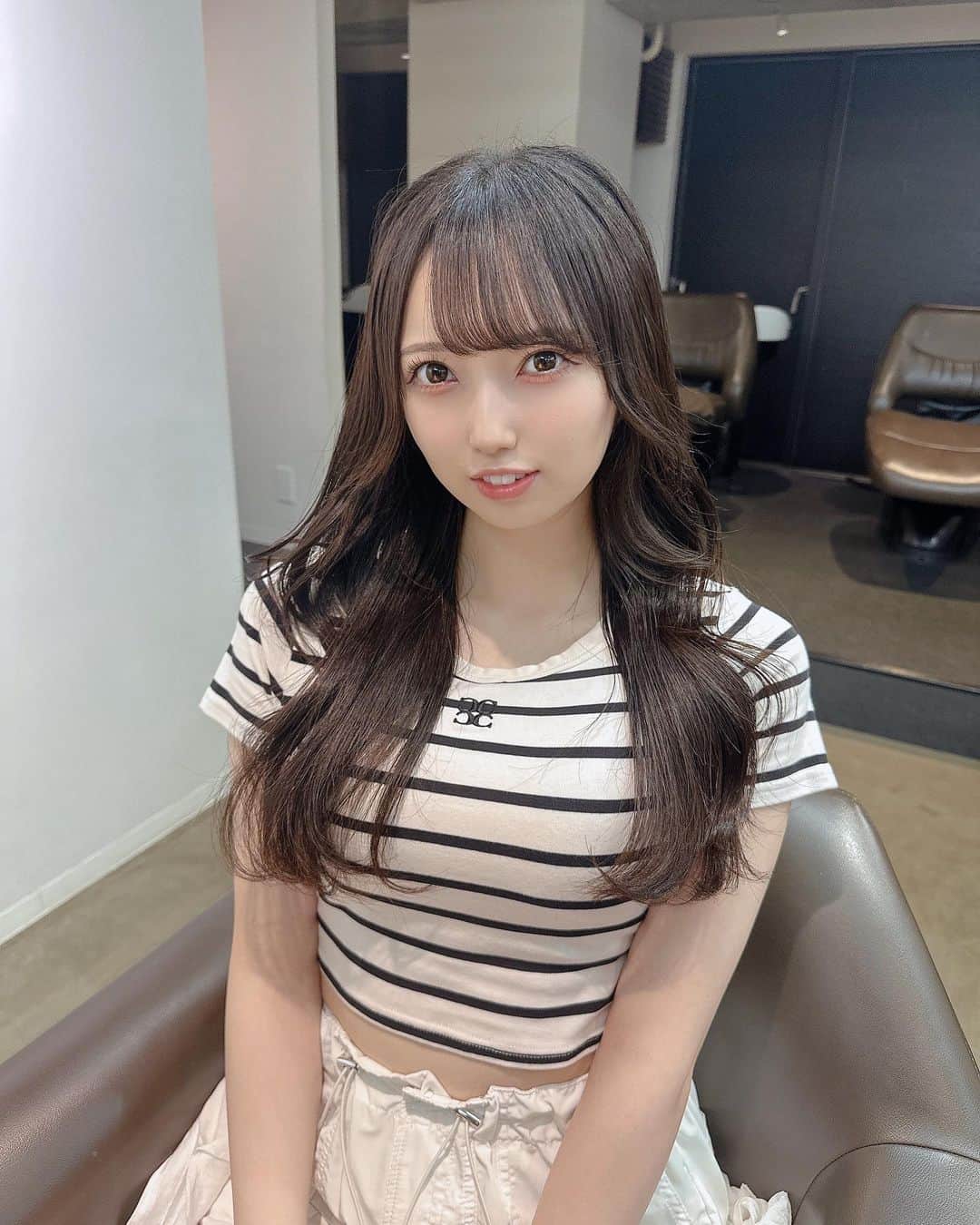 のインスタグラム：「これからインスタ頻度高めていこうの気持ちなので是非見てやってください‪(っ ॑꒳ ॑c)そろそろリプ返もするたい！！！  自分じゃこんなに素敵に髪の毛巻けないから美容院行くと可愛くなれてるんるんになる🫶 可愛い姿でどんなときもみんなに会いたいねーー可愛いって言われたいのでね！！！   #美容院  #ヘアスタイル  #表参道  #渋谷  #原宿  #hairstyle  #hair  #暗髪  #blackhair  #love  #instagood  #instadaily  #instalike  #instapic  #photography  #photooftheday  #ootd  #outfit  #fashion  #fashionblogger  #fashionstyle  #followforfollowback  #follow  #japan  #girl  #goodportraitworld  #portrait  #いいね返し  #chico  #ボーダー」