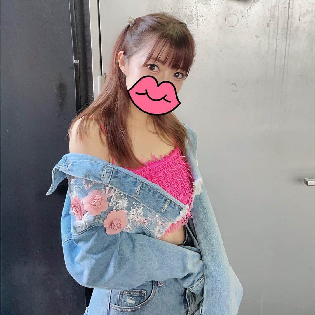 のインスタグラム：「今回の新衣装🩵🩷  大好きセットアップ、 ジャケットの飾りがポイント ですっ🤍🤍  トキヲイキル初のピンク🩷  全部口が盛れてなかったので 隠しました！笑  1枚目桃ちゃん撮影 2.3枚目りんりん撮影 でっす！」