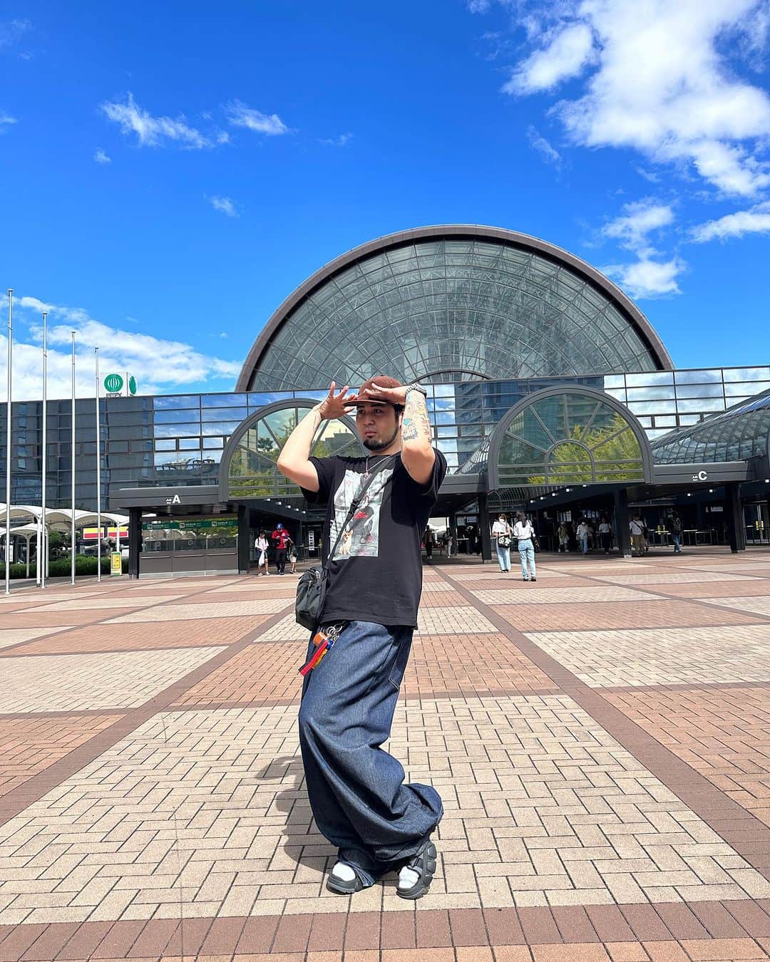 のインスタグラム：「大阪4日間ポップアップありがとー‼️🥹🫶🩵 沢山の人に来て頂いて沢山の人と交流出来ました😭💜 また大阪行くねー‼️‼️‼️💨🩷🩷🩷」