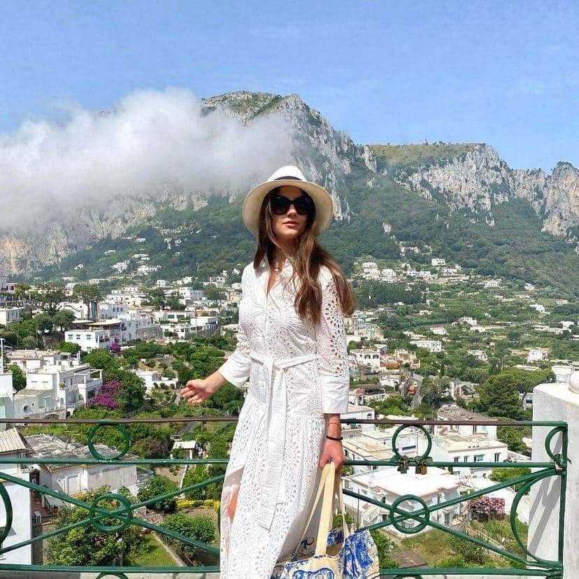 ボルサリーノさんのインスタグラム写真 - (ボルサリーノInstagram)「Summer postcards: La vita è bella. Talented influencer repost @cla.longobardi enjoys a picture perfect moment with her Borsalino #SS23 #fedora style straw medium brim. Reflecting the ideal Mediterrean postcard vibes, #Hatyourdiversity & shop all the top season highlights now on www.borsalino.com  #italianstyle #MadeinItaly #Mediterrantrips #Borsalinoworld #Panamahat #Summertime #Borsalinohatlover #Borsalinonstrawhat #strawfedora #Borsalinolover #travelaccessories #elegantsummerlook #onthebeach #influencers」8月27日 21時00分 - borsalino_world