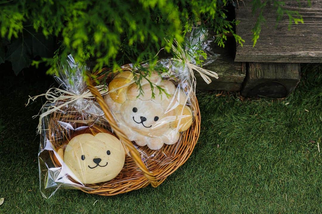 BARN&FOREST148のインスタグラム：「@barn_and_forest148 #100年後も語り継がれる結婚式  ・ ・ Original Bread…*  #オリジナルパン #パントス #barnandforest148 #barnwedding #148cafe #バーンアンドフォレスト148 #バーンアンドフォレスト #148花嫁 #marriagecertificate #marriagecertificate #結婚証明書 #結婚証明書デザイン #ringpillow #千葉結婚式場 #千葉結婚式 #結婚式場 #プレ花嫁 #卒花嫁 #千葉花嫁 #流山おおたかの森 #ラスティックウェディング #ナチュラルウェディング #ガーデンウェディング #ガーデン挙式 #バーンウェディング」