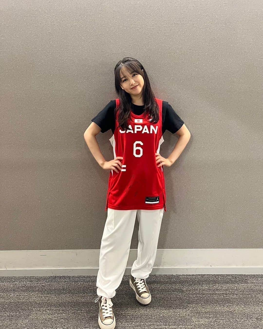 桜井日奈子のインスタグラム：「明日23:45〜放送のテレビ朝日「キョコロヒー」に出演させていただきます🏀  ハナコの岡部さんと一緒に、 今あついワールドカップバスケのお話をさせていただきます⛹️‍♀️  今夜のフィンランド戦も、一緒に応援しましょうね！！！  #キョコロヒー  #バスケワールドカップ2023」