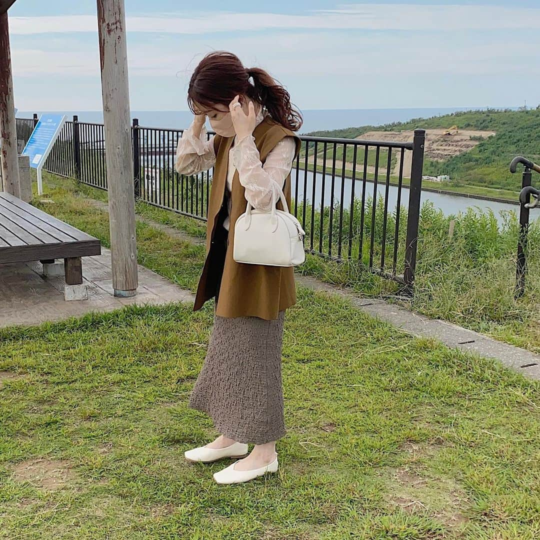 えださんのインスタグラム写真 - (えだInstagram)「⁡ まだ暑いけど💭💭 夏服飽きたのでそろそろ秋コーデにチェンジしてく🙋🏻‍♀️笑 ⁡ ⁡ 秋服何買おーかなって最近ZOZO見まくってる💭💭もしかわいいの見つけたらシェアしてほし〜☺️🫶🏻 ⁡ ⁡ ⁡ ⁡ #初秋コーデ　#秋コーデ　#脚を出さないコーデ　#カジュアルコーデ  #パンツコーデ　#カラーコーデ　#デニムコーデ　#パンツスタイル　#155cmコーデ　#骨格ウェーブコーデ　#骨格ウェーブ　#イエベ春」8月27日 20時54分 - yuzutarosu9876