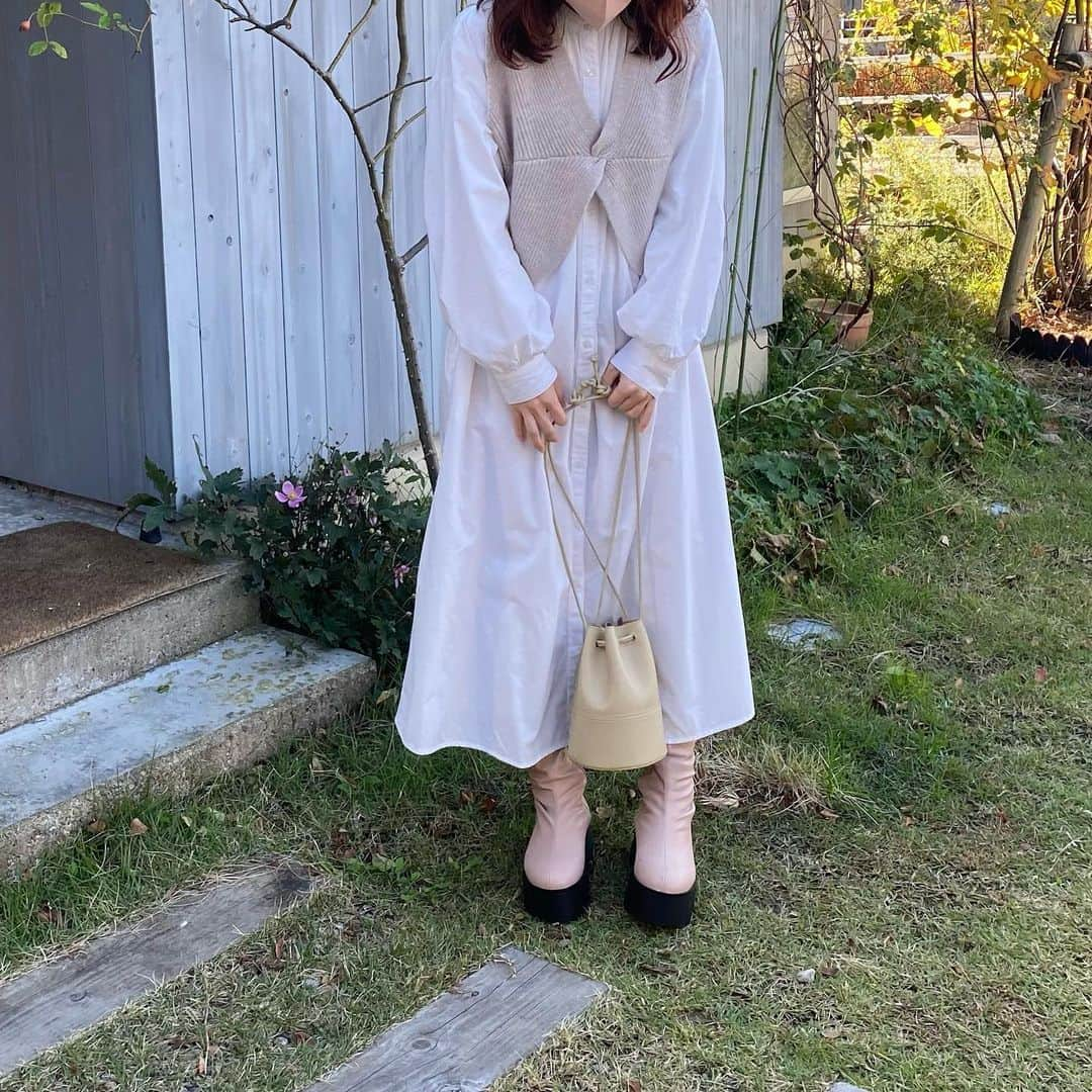 えださんのインスタグラム写真 - (えだInstagram)「⁡ まだ暑いけど💭💭 夏服飽きたのでそろそろ秋コーデにチェンジしてく🙋🏻‍♀️笑 ⁡ ⁡ 秋服何買おーかなって最近ZOZO見まくってる💭💭もしかわいいの見つけたらシェアしてほし〜☺️🫶🏻 ⁡ ⁡ ⁡ ⁡ #初秋コーデ　#秋コーデ　#脚を出さないコーデ　#カジュアルコーデ  #パンツコーデ　#カラーコーデ　#デニムコーデ　#パンツスタイル　#155cmコーデ　#骨格ウェーブコーデ　#骨格ウェーブ　#イエベ春」8月27日 20時54分 - yuzutarosu9876