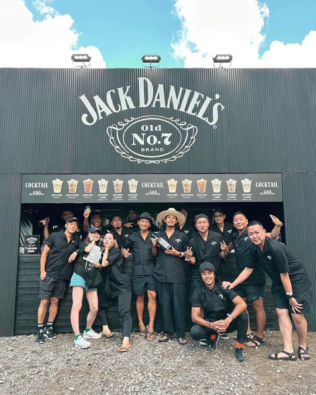 KENNY（吉原健司）さんのインスタグラム写真 - (KENNY（吉原健司）Instagram)「#ラブシャ にて @jackdanielsjapan ブースをジャックしてきました🤘🏾🔥  ミュージシャンになる前はバーテンのバイトもしてたからなんか懐かしくもあり、嬉しくもあった。 多くのミュージシャンが愛するお酒に浸りながら自分が愛する音に酔う。 ジャックダニエルはフェスに酔わせる唯一無二の存在だった。 そして、やはりフェスには非現実的な魅力があるなぁと再認識。  Thank you @jackdanielsjapan @spaceshower_sweetloveshower  #ジャックダニエル #AD」8月27日 21時01分 - kenny_yoshihara