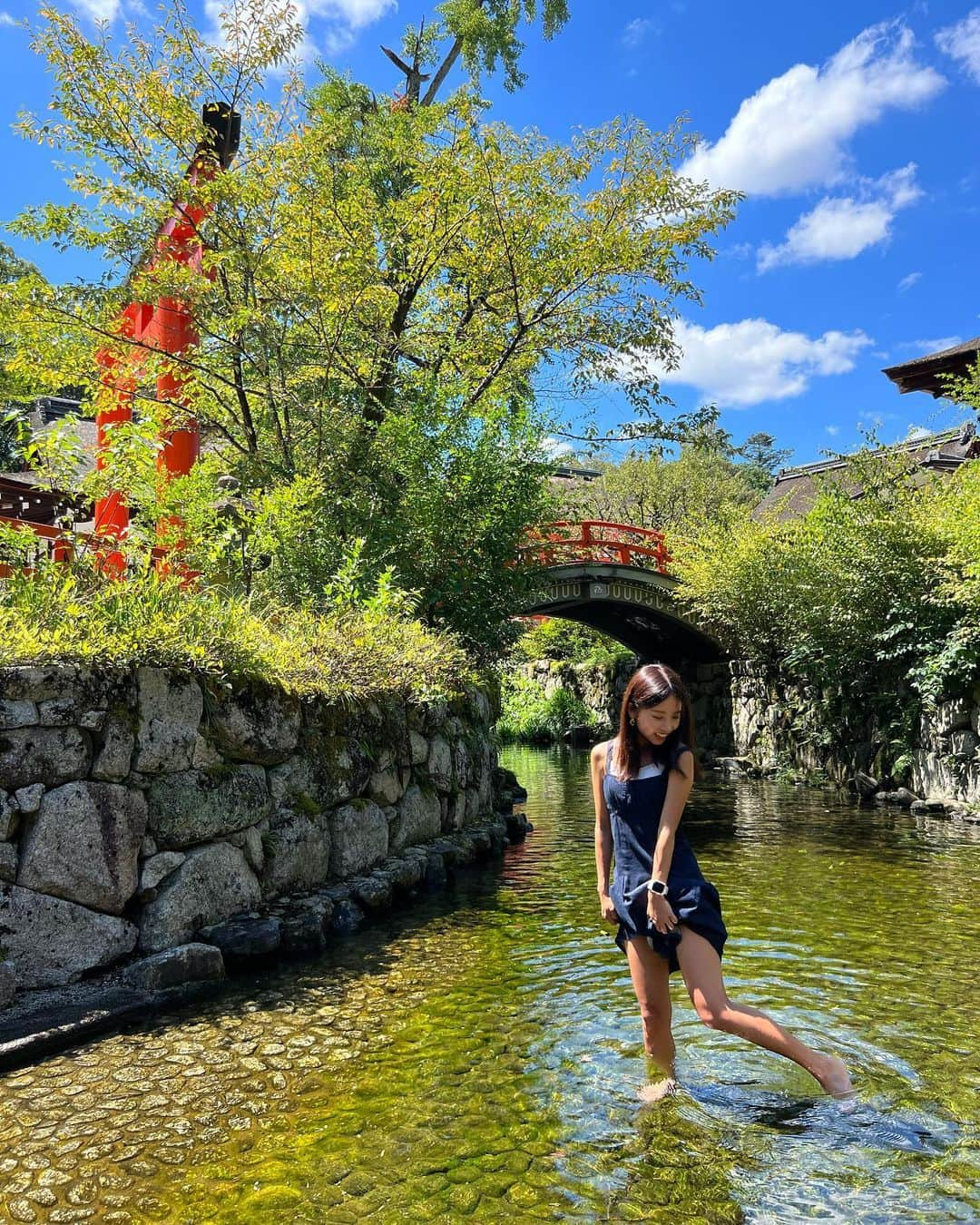 山尾梨奈さんのインスタグラム写真 - (山尾梨奈Instagram)「〻 This paper fortune said that… perfect ;-)  綺麗な朱色と緑にパワーを貰いました 下鴨神社は陽の入り方が綺麗で、晴れの日にオススメです  ⛩️🍃」8月27日 21時06分 - yamarina_1210