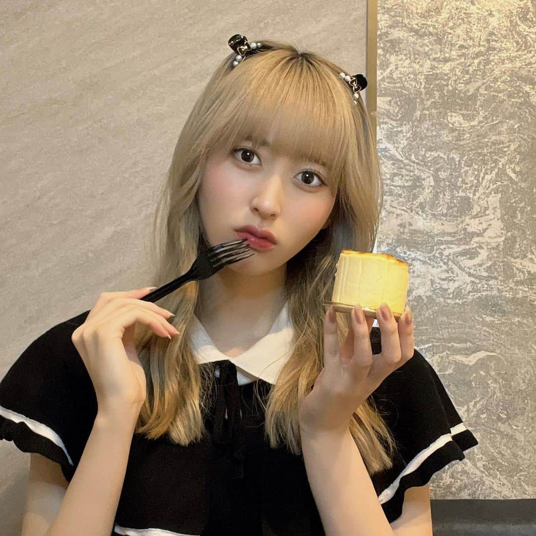 川中子奈月心のインスタグラム：「いちぶしじゅう？🧀🧁🍴🤍」