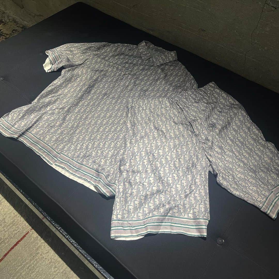 RINKAN渋谷店さんのインスタグラム写真 - (RINKAN渋谷店Instagram)「. 《DIOR》 ⁡ MODEL: oblique shirt pants CONDITION: B  －－－－－－－－－－ー－－－－－－－－－－－－－－  商品の詳細につきましてはDM、又はお電話にてお問い合わせ下さい。 ⁡ DMやお電話からの郵送販売も可能です。 ⁡ ショッピングローンなど各種お支払い方法もご用意しておりますのでご相談下さい。 ⁡ International shipping is available. Please contact us though DM. ⁡ ⁡ 〈RINKAN SHIBUYA〉 TEL：03-5458-3050 LINE ID：@283swjhf」8月27日 21時09分 - rinkan_shibuya