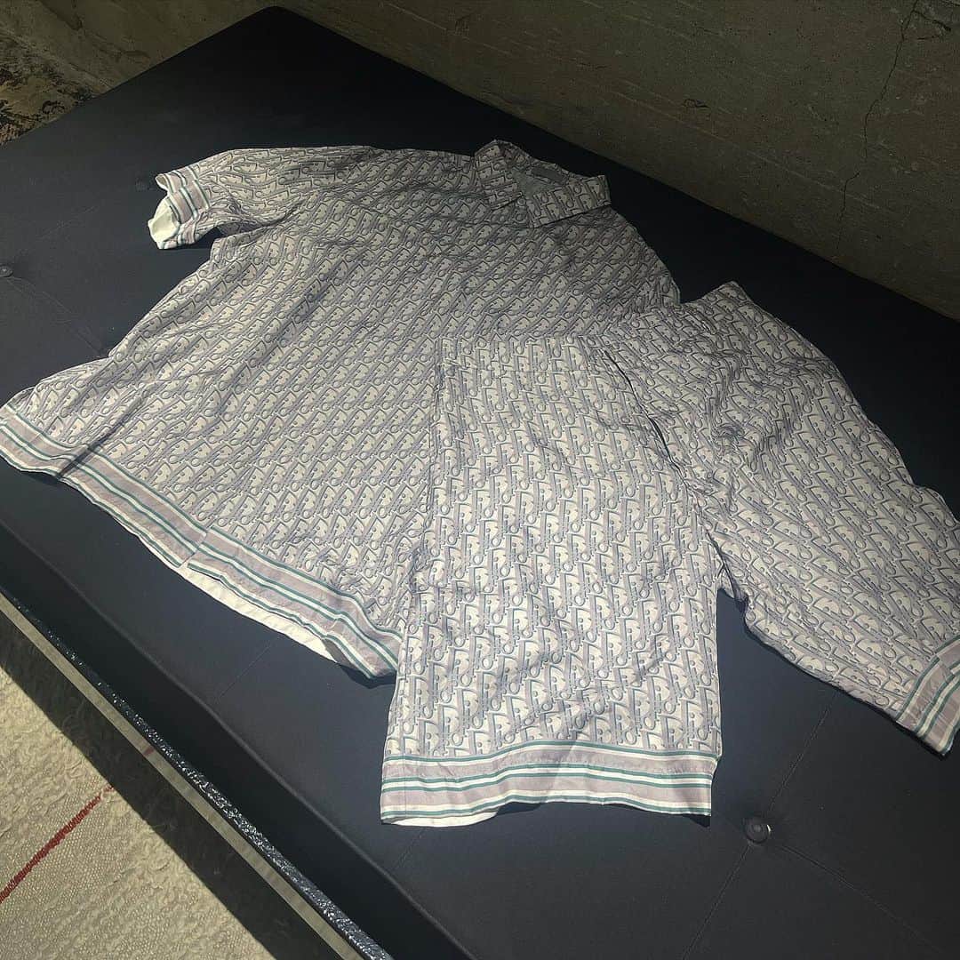 RINKAN渋谷店のインスタグラム：「. 《DIOR》 ⁡ MODEL: oblique shirt pants CONDITION: B  －－－－－－－－－－ー－－－－－－－－－－－－－－  商品の詳細につきましてはDM、又はお電話にてお問い合わせ下さい。 ⁡ DMやお電話からの郵送販売も可能です。 ⁡ ショッピングローンなど各種お支払い方法もご用意しておりますのでご相談下さい。 ⁡ International shipping is available. Please contact us though DM. ⁡ ⁡ 〈RINKAN SHIBUYA〉 TEL：03-5458-3050 LINE ID：@283swjhf」