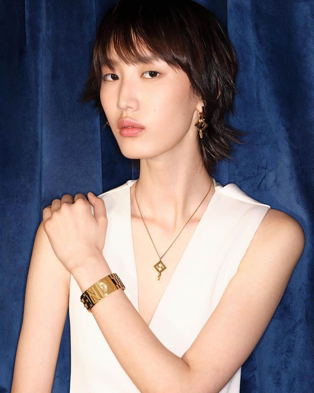 Fendiのインスタグラム：「A journey to the very essence of Fendi. Delfina Delettrez Fendi explores pure motifs in #FendiFW23 fashion jewellery while the season's Delfina shoe draws from the Maison's archive.  Artistic Director of Couture and Womenswear: @mrkimjones  Artistic Director of Accessories and Menswear: @silviaventurinifendi  Artistic Director of Jewellery: @delfinadelettrez   Photography: @johnnydufort   Styling: @themelanieward  Hair: @benjaminmullerhair  Makeup: @lynseyalexander   Casting: @shelleydurkancasting  Set Design: @maxbellhouse  Model: Xiru Yang」