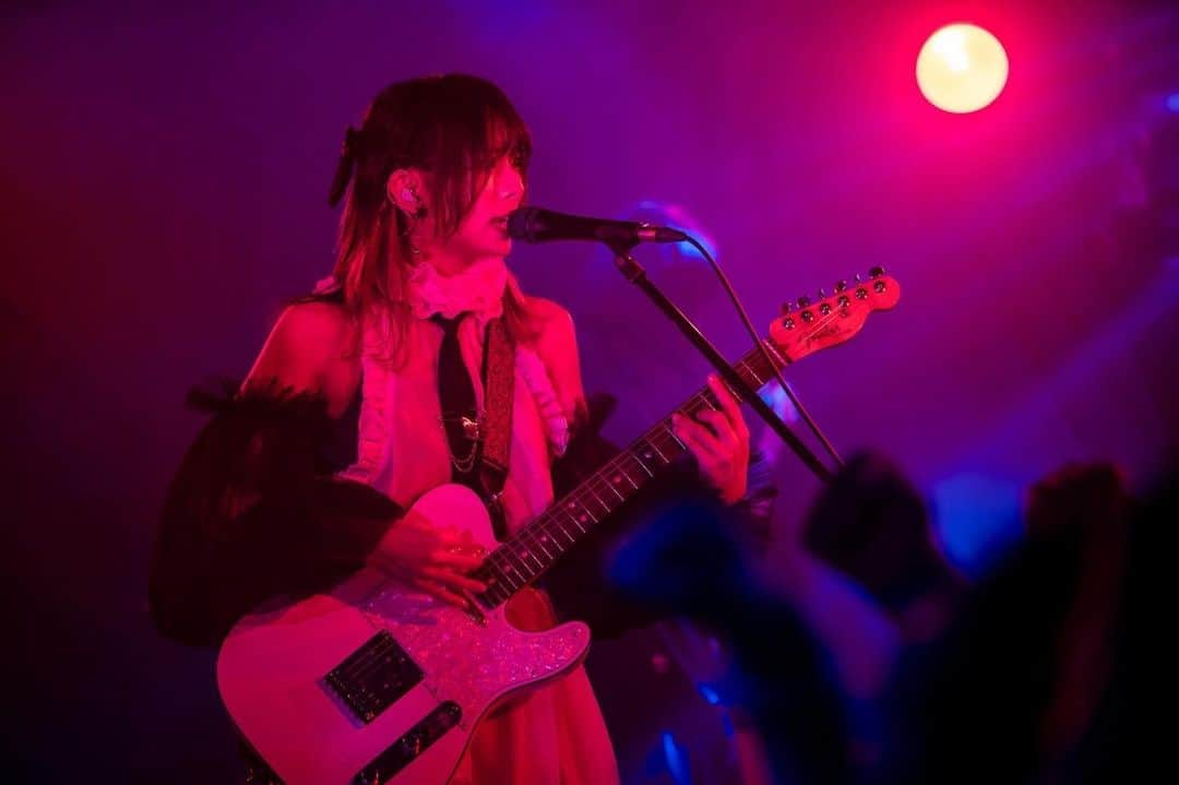 森脇加奈子さんのインスタグラム写真 - (森脇加奈子Instagram)「❤️‍🔥🤍🖤  Faulieu. Presents " RPG " ep.5 at 渋谷eggman  photo by @okkytree   #Faulieu #band #girlsband  #rock #rockband #musician #show #live #livephotography #photogaphy #vocal #guitarvocal  #guitarist #guitarplayers #guitar #telecaster #Fender #Fenderamerican #japanese #japanesegirl  #tagsforlikes #followme #tfl  #일본 #팔로우미 #粉我」8月27日 21時11分 - canaco316