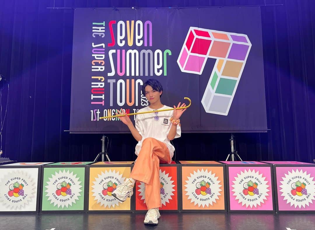田倉暉久のインスタグラム：「THE SUPER FRUIT ワンマンツアーありがとうございました！  🍎🍊🍋🍈🍑🍇🥥  初のワンマンツアーでどうなる事かと思いましたがなんとかなりました。てかなんとかしました。  アリーナまで連れていきます   #fyp  #fypシ  #メンズアイドル  #スパフル  #田倉暉久  #summer」
