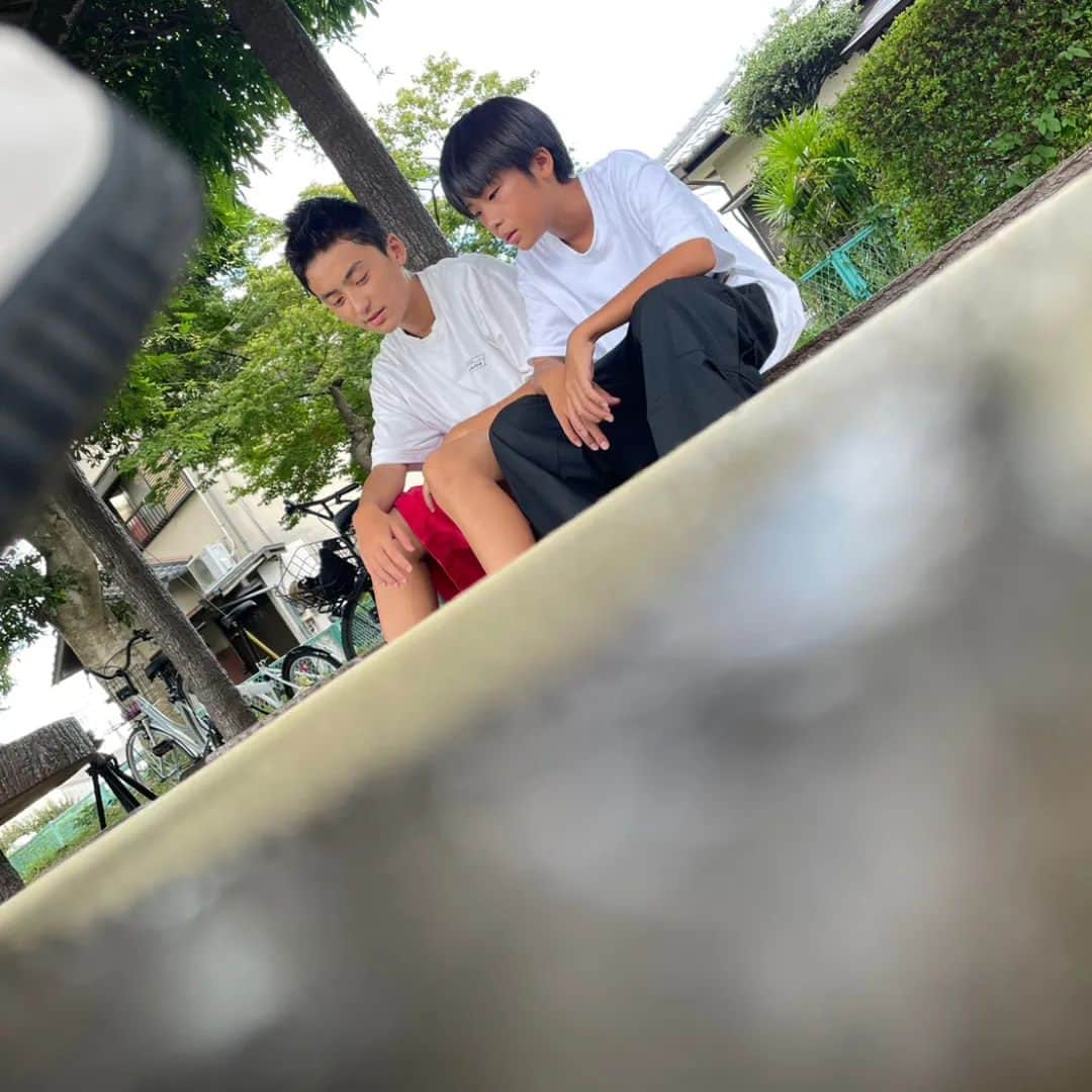 ひき肉のインスタグラム：「誰の右足や」