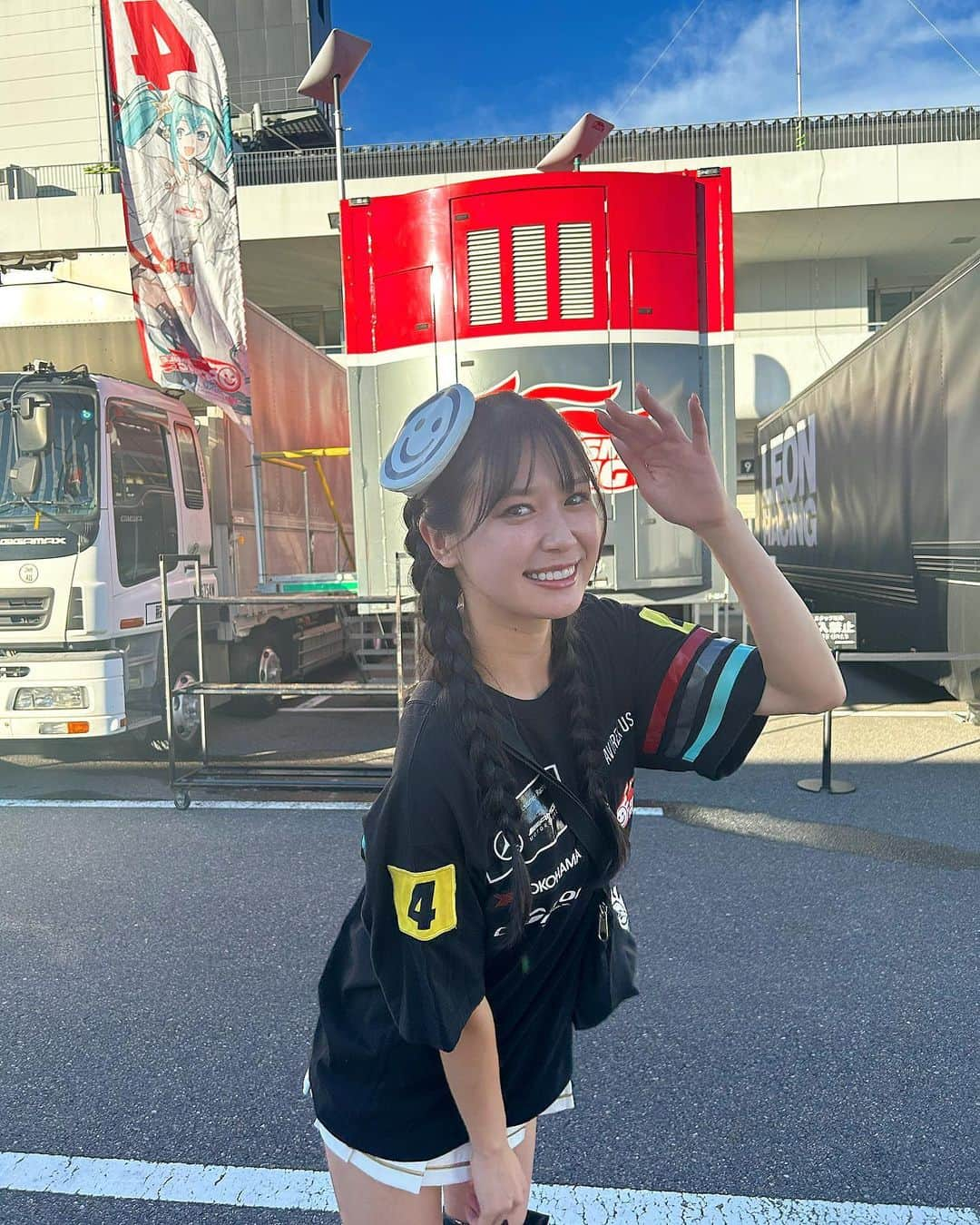 荒井つかささんのインスタグラム写真 - (荒井つかさInstagram)「SUPER GT第5戦 鈴鹿サーキット🦌🎡  4号車 GOODSMILE RACING & TeamUKYO の応援ありがとうございました！  4号車は、 決勝は3番手でスタート！ FCYのタイミングが難しかったりで、順位を一度落としてしまいましたが お二人の凄い追い上げで5位でフィニッシュしました✨  次戦はSUGO！ また次頑張りましょう🔥  熱い応援ありがとうございました·͜· ︎︎  #fightgsr #supergt #racequeen #gsr #鈴鹿サーキット #ミクサポ」8月27日 21時21分 - 22tuttu_