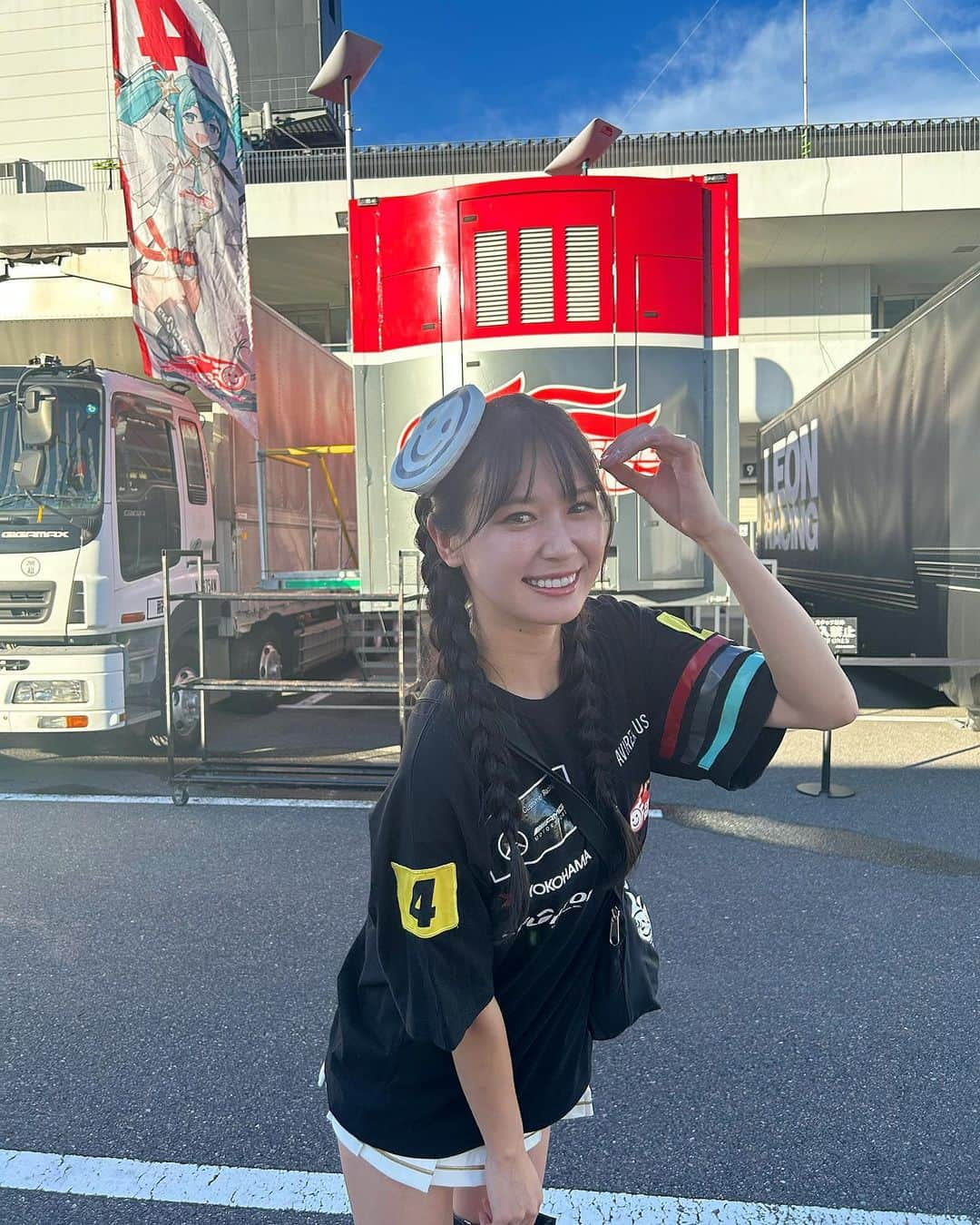 荒井つかささんのインスタグラム写真 - (荒井つかさInstagram)「SUPER GT第5戦 鈴鹿サーキット🦌🎡  4号車 GOODSMILE RACING & TeamUKYO の応援ありがとうございました！  4号車は、 決勝は3番手でスタート！ FCYのタイミングが難しかったりで、順位を一度落としてしまいましたが お二人の凄い追い上げで5位でフィニッシュしました✨  次戦はSUGO！ また次頑張りましょう🔥  熱い応援ありがとうございました·͜· ︎︎  #fightgsr #supergt #racequeen #gsr #鈴鹿サーキット #ミクサポ」8月27日 21時21分 - 22tuttu_