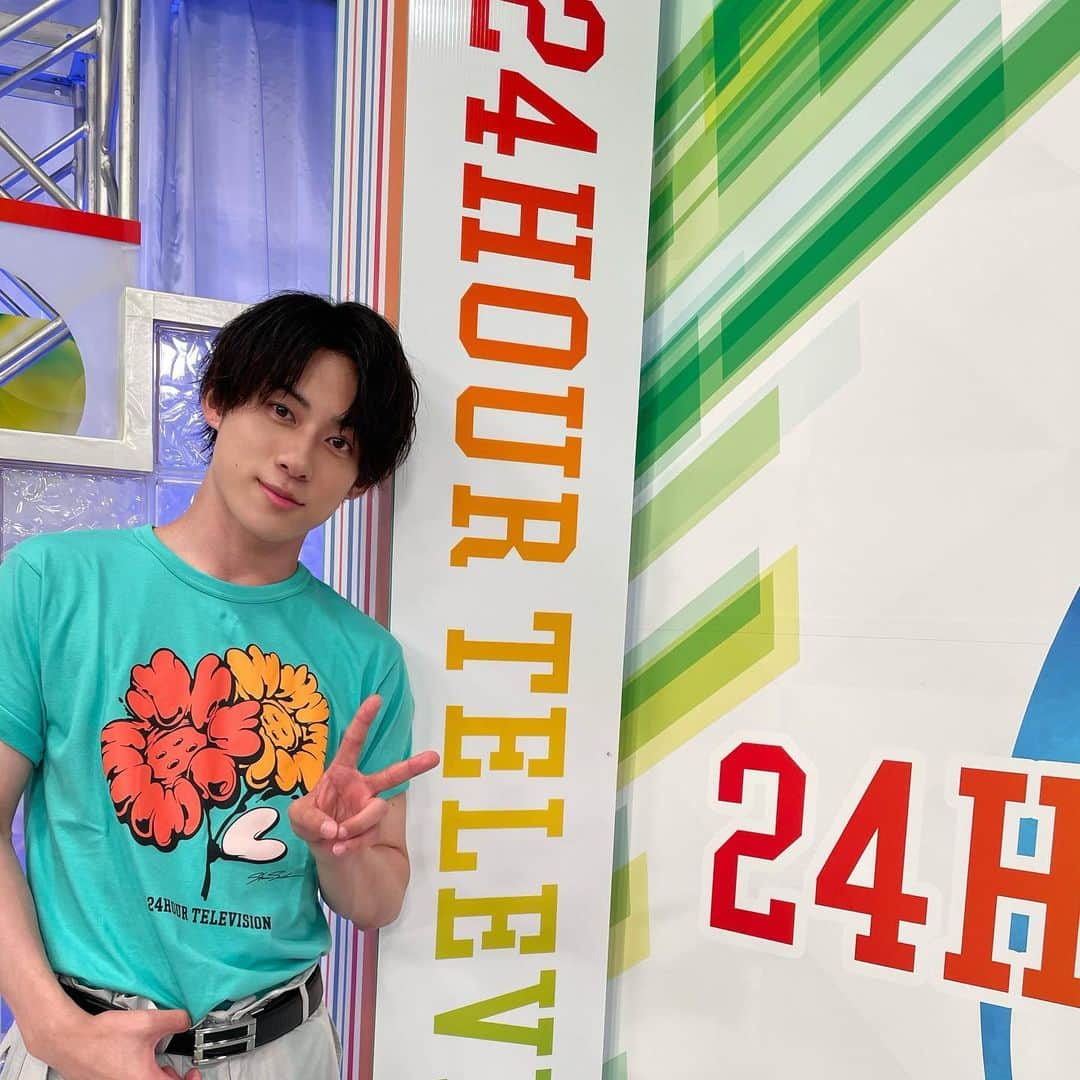 りゅうとのインスタグラム：「🍇  24時間テレビありがとうございました！  地元•山梨放送の24時間テレビに出演、そして、募金活動をさせて頂き、みなさんからの愛がつまった募金ありがとうございました😊  また明日から優しさに溢れた日がつながりますように。  僕も頑張ります！  #ybs  #24時間テレビ  #山梨放送   @24hourtv_ntv  @tetete_tv」