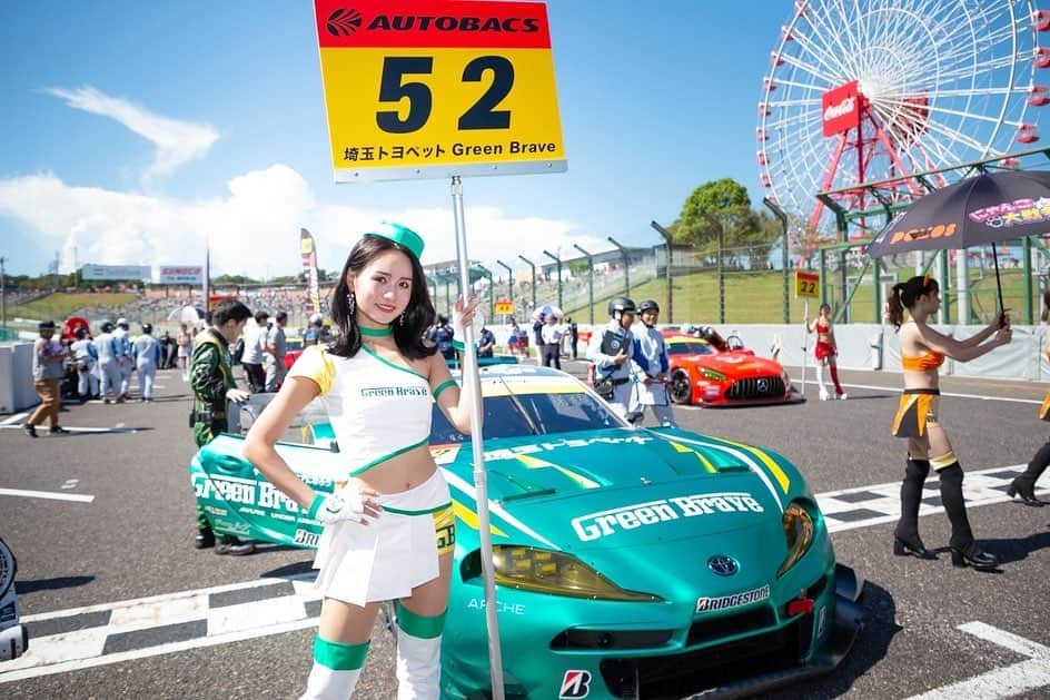 五十嵐みさのインスタグラム：「. 決勝にて、52号車はマシントラブルでリタイアとなってしまいました。 . とても悔しい結果ですが、残る3戦で巻き返しをするしかない💪 . 今週末はSUPER耐久も行われるので切り替えて頑張りましょう🟢 引き続き応援よろしくお願いします🍀 . #SUPERGT#スーパーgt#埼玉トヨペット#greenbrave#鈴鹿サーキット#モータースポーツ#レース#サーキット#埼玉トヨペットサポーターズ#レースクイーン#racequeen#コスチューム#レースクイーン大賞#コスチューム部門#ポートレート#一眼レフ#grsupra#52号車」