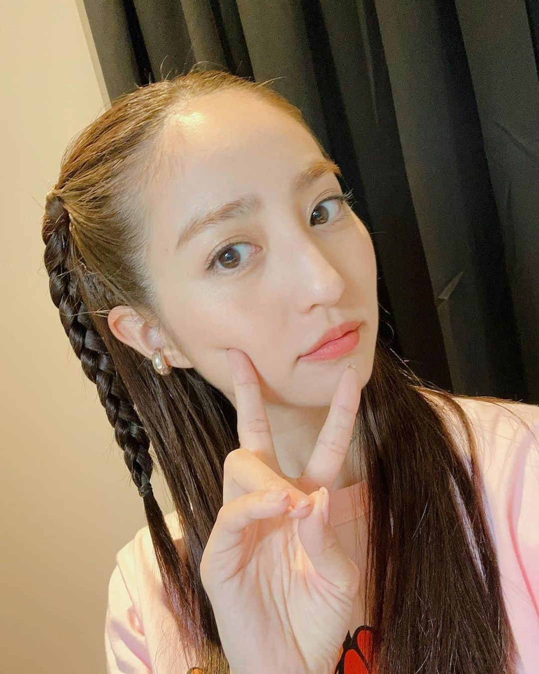 堀田茜のインスタグラム：「24時間テレビ、二日間ありがとうございました！！🫶🏻  2日目はイッテQ遠泳部への応援パフォーマンスとして、森三中の大島さんと出川ガールズでBE:FIRSTさんのshining oneを完コピでダンス… みんなで何度も何度も音に合わせて精一杯練習してきた分、本番はとっても楽しくできました✌🏻 なんだか久しぶりの大好きだったダンスに、みんなのチームワークに、青春な時間を過ごせた気がして胸アツでした。みんなで一つのものを作り上げるってやっぱり素晴らしいですね。 その他にもたくさんの愛をもらえた2日間でした。明日のために、今できること私も考えて、明日からもしっかりと生きよう😌 皆様お疲れ様でした。素晴らしい時間をありがとうございました☺️ #24時間テレビ」