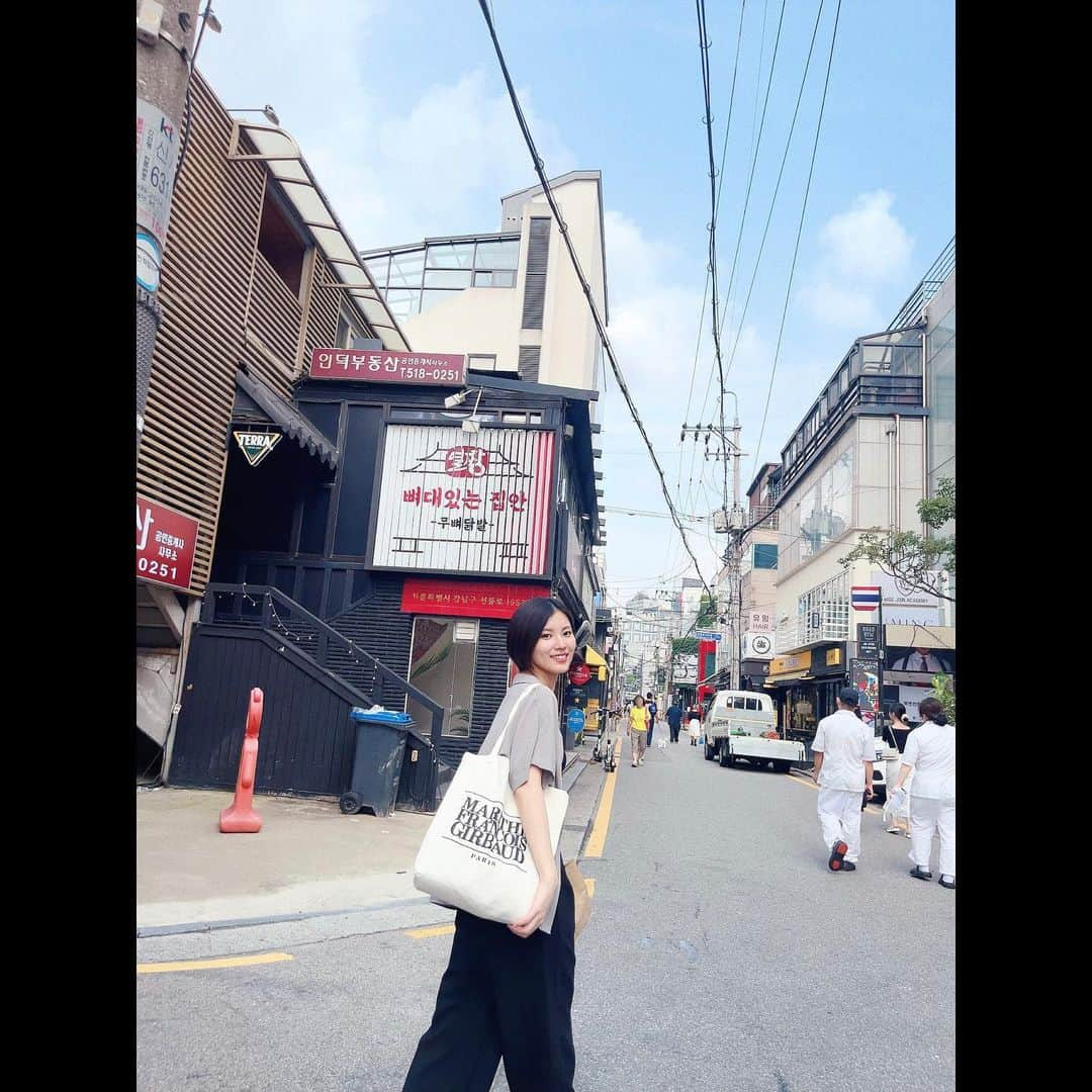 小林玲さんのインスタグラム写真 - (小林玲Instagram)「. ⁡ ⁡ 先月3泊4日で 韓国旅行へ行ってきました！🇰🇷✨ ⁡ 初韓国！ 楽しかったー🥰 3人ともありがとう！☺︎ ⁡ ⁡ ⁡ ぎゅぎゅっと〜📸 ⁡ ⁡ ⁡ #韓国旅行 #女子旅」8月27日 21時39分 - rei.kobayashi