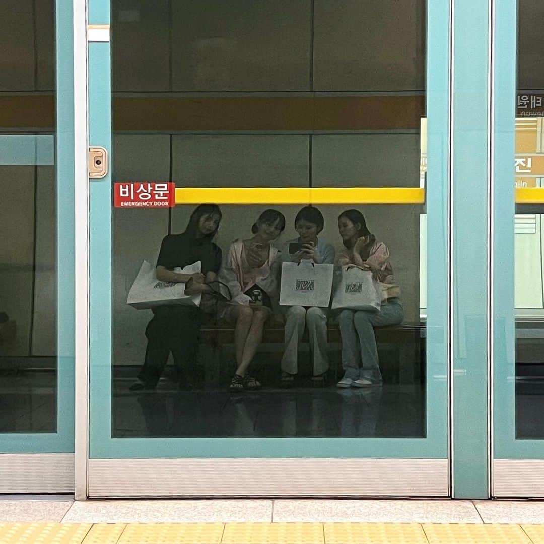 小林玲のインスタグラム：「. ⁡ ⁡ 先月3泊4日で 韓国旅行へ行ってきました！🇰🇷✨ ⁡ 初韓国！ 楽しかったー🥰 3人ともありがとう！☺︎ ⁡ ⁡ ⁡ ぎゅぎゅっと〜📸 ⁡ ⁡ ⁡ #韓国旅行 #女子旅」