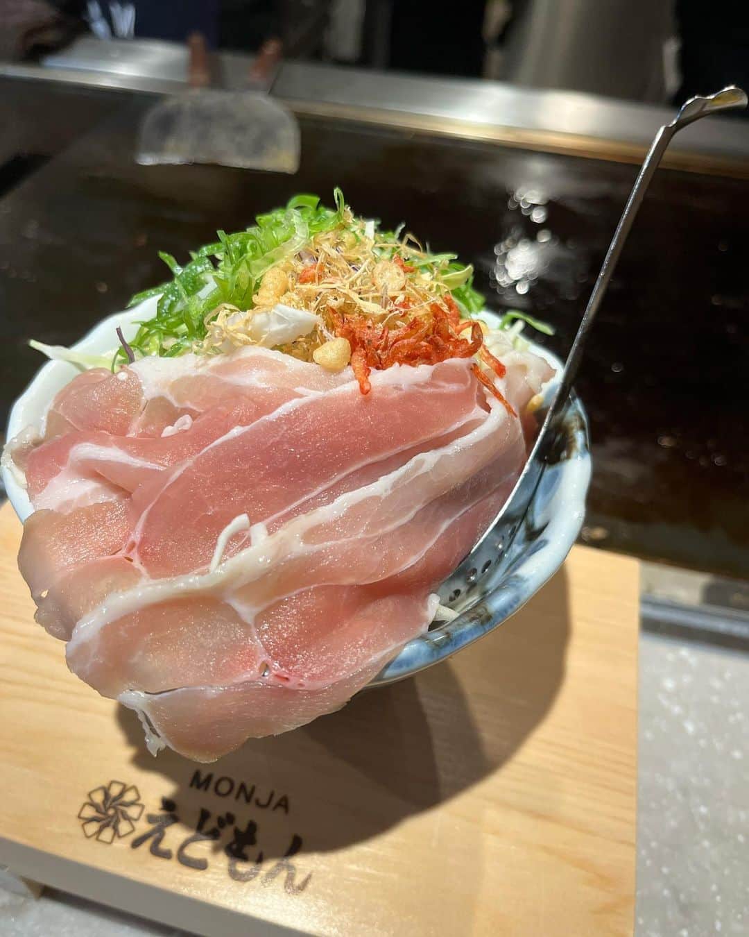 蓬田結梨杏さんのインスタグラム写真 - (蓬田結梨杏Instagram)「8/31にオープンの @official_edomon_sancya  に行ってきたー！！！  どれも美味しくてついついたくさん食べちゃった♥♥ もんじゃの他に肉も魚もあって脳が幸せ」8月27日 21時40分 - yuria_yomogita