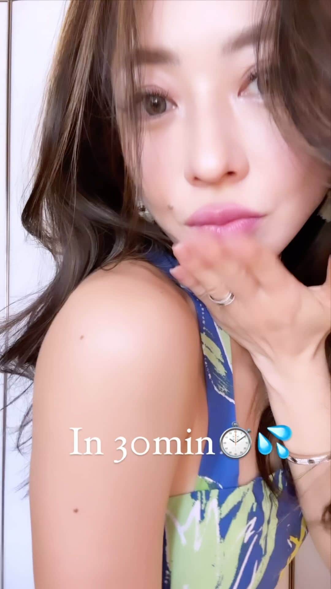 松岡李那のインスタグラム：「Get Ready in 30min⏱️💙💚 #grwm #grwmmakeup  #summervibes  #summerstyle」