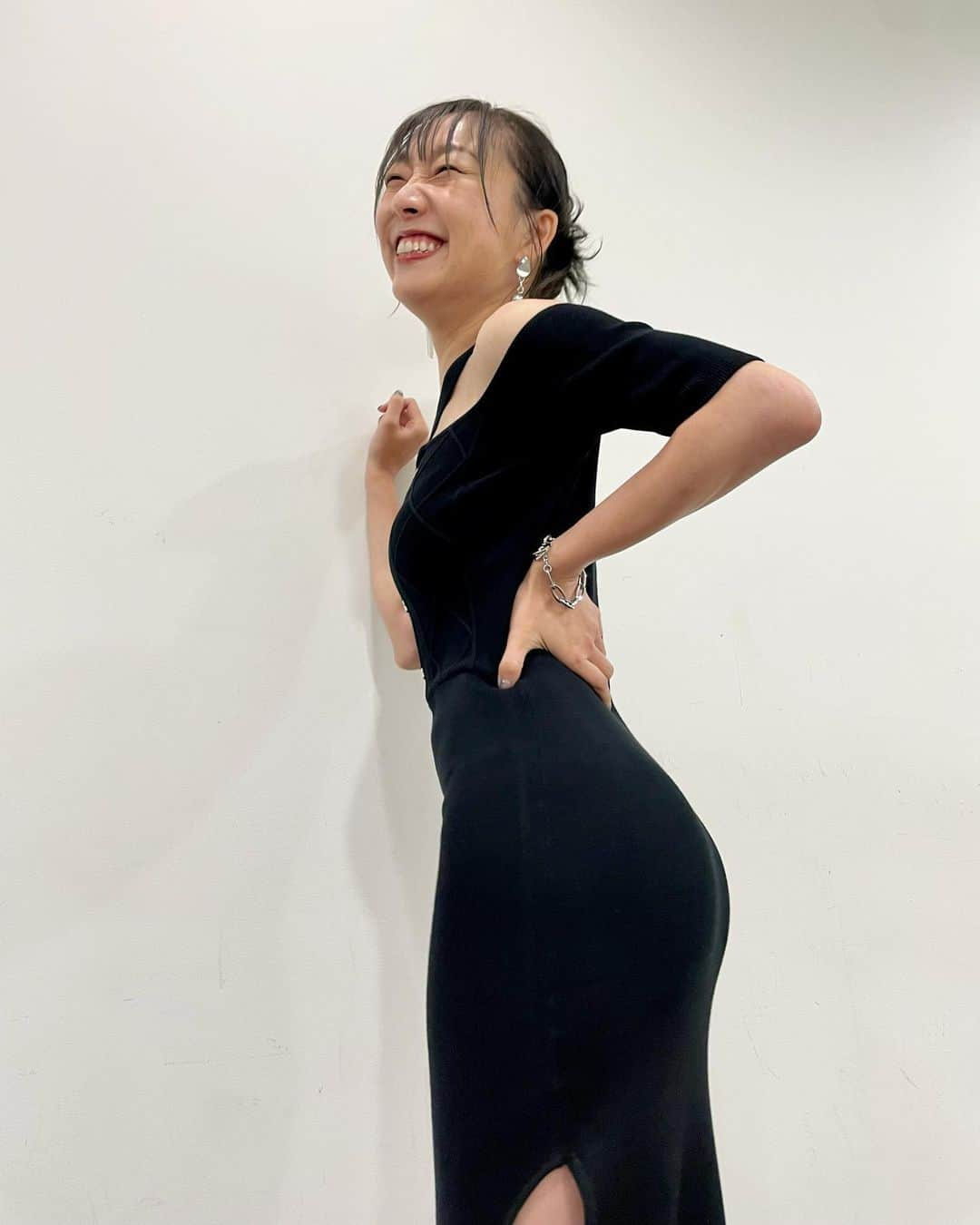 須田亜香里さんのインスタグラム写真 - (須田亜香里Instagram)「プリケツに撮れました🍑照 一年以上続けてるピラティス効果もあるかもね🤭  8月27日(日)ABEMA 25:00〜 #熱闘mリーグ  観てください🖤  #須田亜香里衣装 #プリケツ #ニットワンピ」8月27日 21時59分 - akarisuda