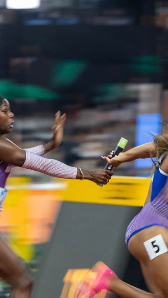 アシャ・フィリップのインスタグラム：「London girls living out our dreams 💫🥰❤️  We give everything for moments like this💕  World Medallists🥉🌍  #worldathletics #worldchampionships #speed #greatbritain #livingthedream #blackgirlmagic #london #belief #determination」