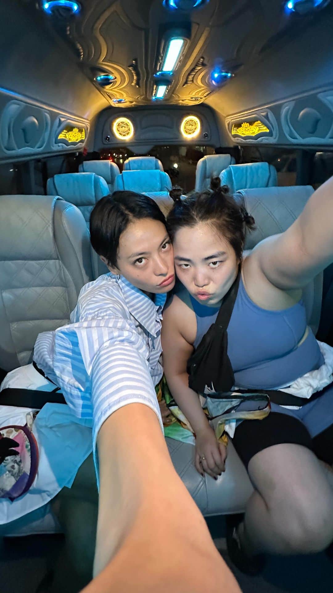 ゆりやんレトリィバァのインスタグラム：「Phuket DIVAS in the car   @kokokoharu @molcar_anime」