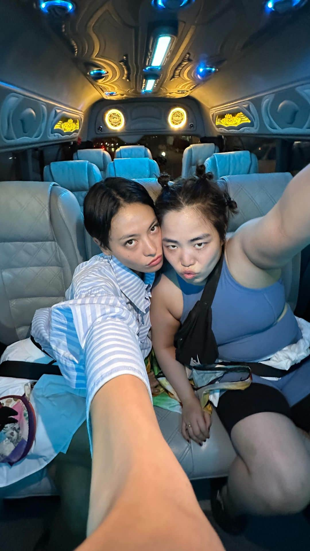 ゆりやんレトリィバァのインスタグラム：「Phuket DIVAS in the car   @kokokoharu @molcar_anime」