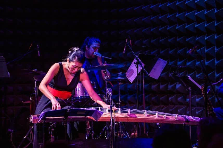 Monday満ちるさんのインスタグラム写真 - (Monday満ちるInstagram)「Thank you to all who came to our performance at @joespub who really has top notch staff taking care of biz — man, the sound is always great! — and the biggest thanks to the great musicians who helped bring it to A+ level @fima_ephron @mishatsiganov @sumielkaneko @ltabackin @adrian_harpham @harksongs . Thanks to @takarazzi and many others for the photos. What a night…🎶❤️ ✨」8月27日 22時10分 - mondaymichiru