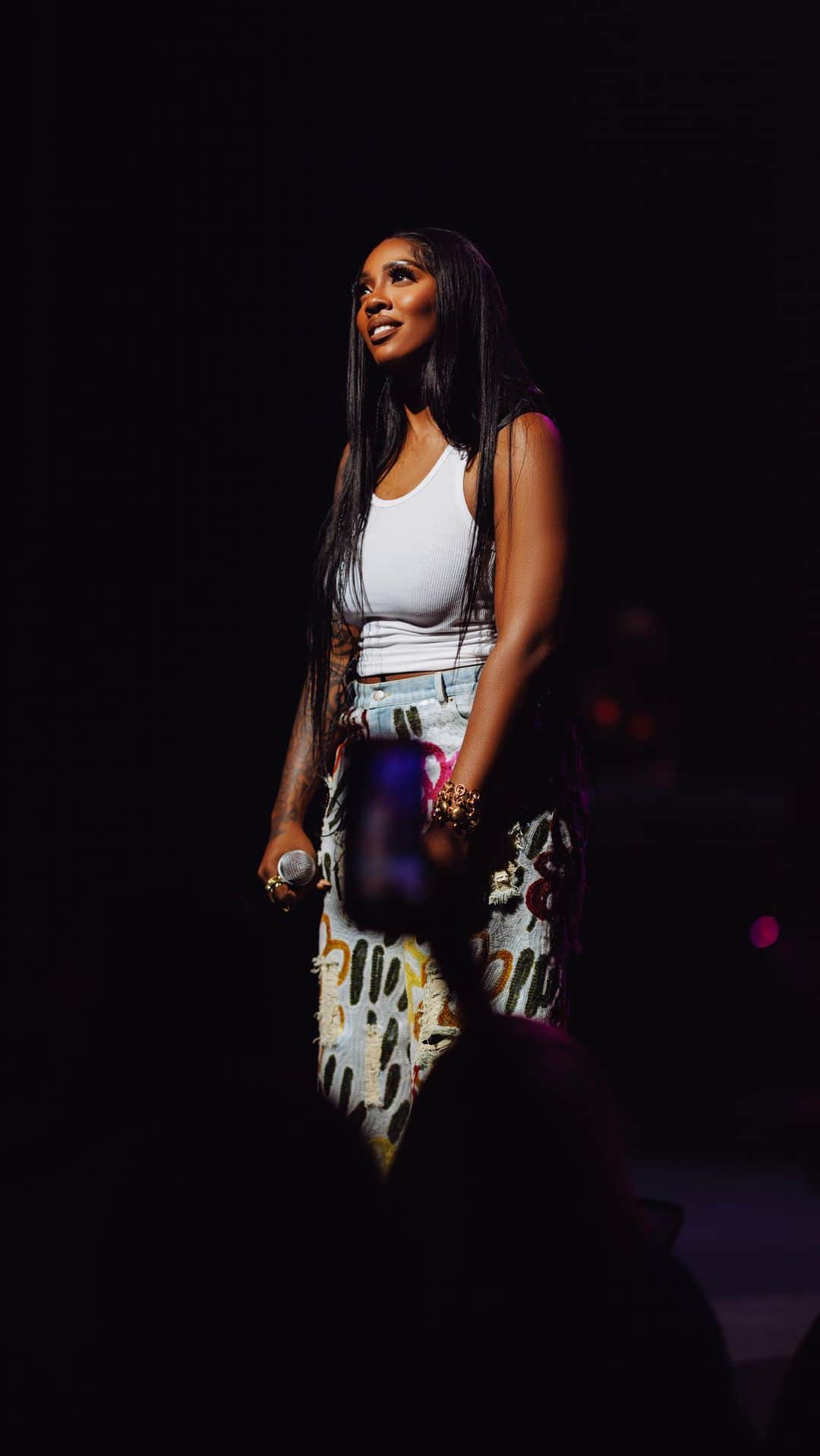 ティワ・サヴェージのインスタグラム：「New York filled up the Apollo for me ❤️」