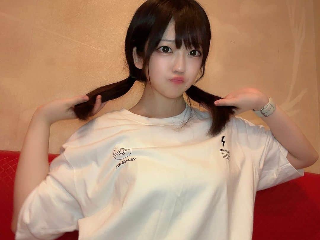 池田杏菜のインスタグラム：「⚡️⚡️⚡️  Tシャツピカチュウのやつやねん  ほんとうは裏がかわいいのだけど かわいすぎるからみせなーい！  #ユニクロおんな  ⚡️⚡️⚡️」