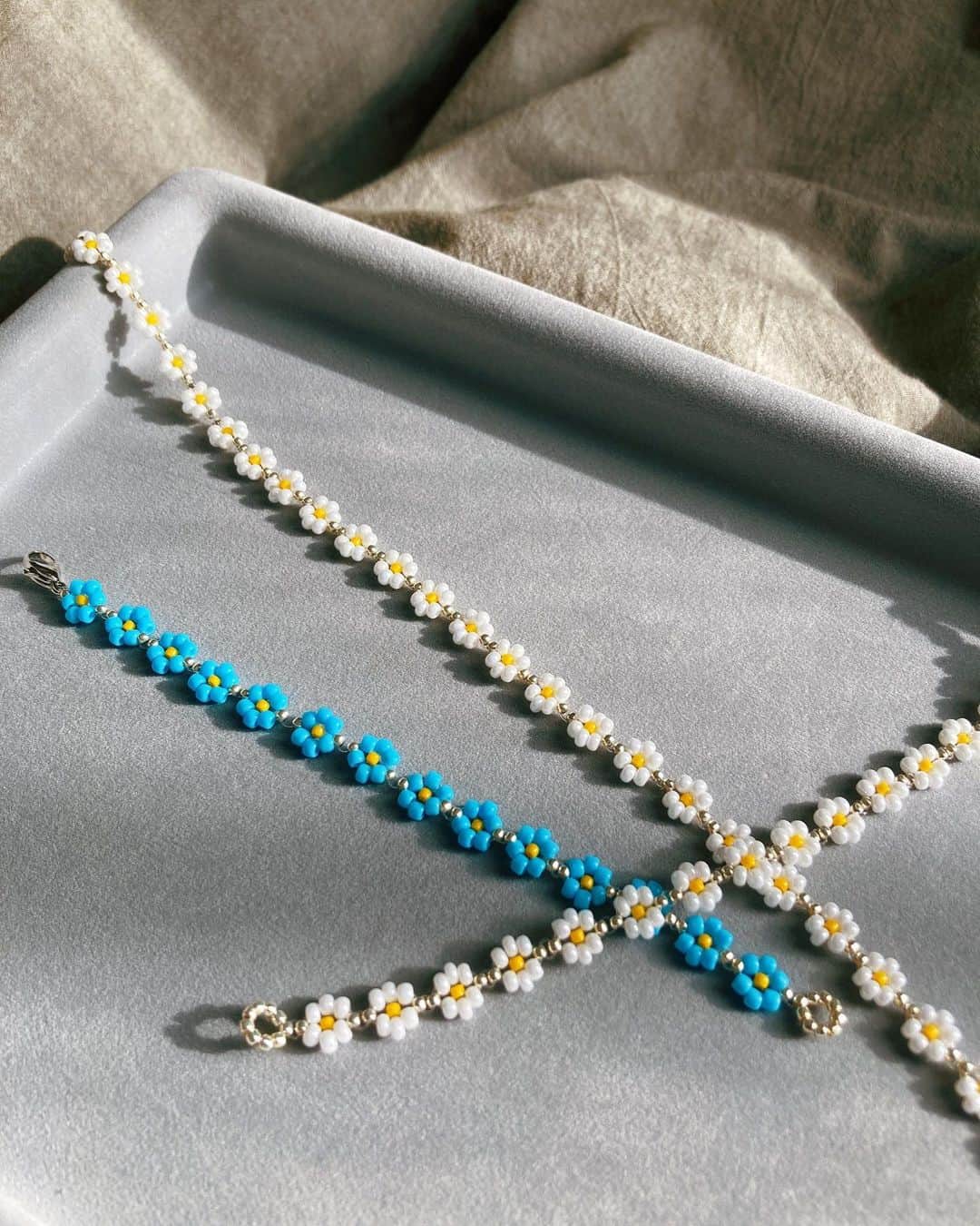 小林ようさんのインスタグラム写真 - (小林ようInstagram)「GW中に熱中したビーズアクセサリー作り。 麻雀ブレスレットがださかわいくてお気に入りだけどまだ一度もつけられてない。  #ビーズアクセサリー  #アクセサリー作り #手作り #beads #beadsaccessory #accessories #handmade」8月27日 22時29分 - yoco12