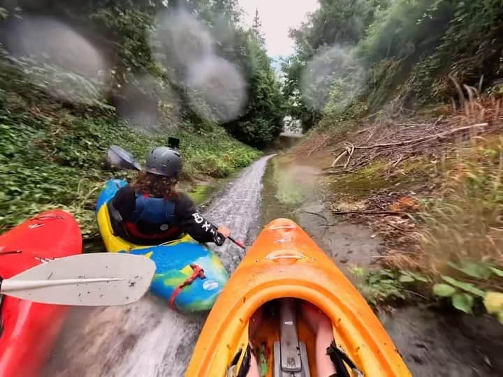 goproのインスタグラム：「It’s every man for themselves 😈 @stu.telfer, @harry.stacey1, + @jarrah_the_anderson hopped in their boats + let gravity take over for this $1,000 GoPro Award. Shot on #GoProHERO11 Black Mini.  #GoPro #GoProAwards #POV #HyperSmooth #Kayak #Kayaking #Speed #BritishColumbia #Canada」