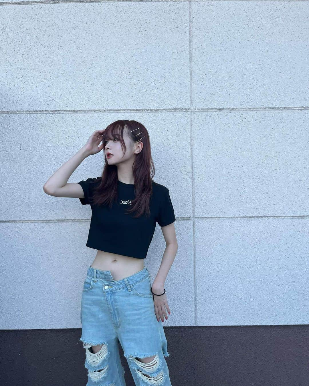 横山結衣のインスタグラム：「☀️☀️🫠🫠 #ローライズ」