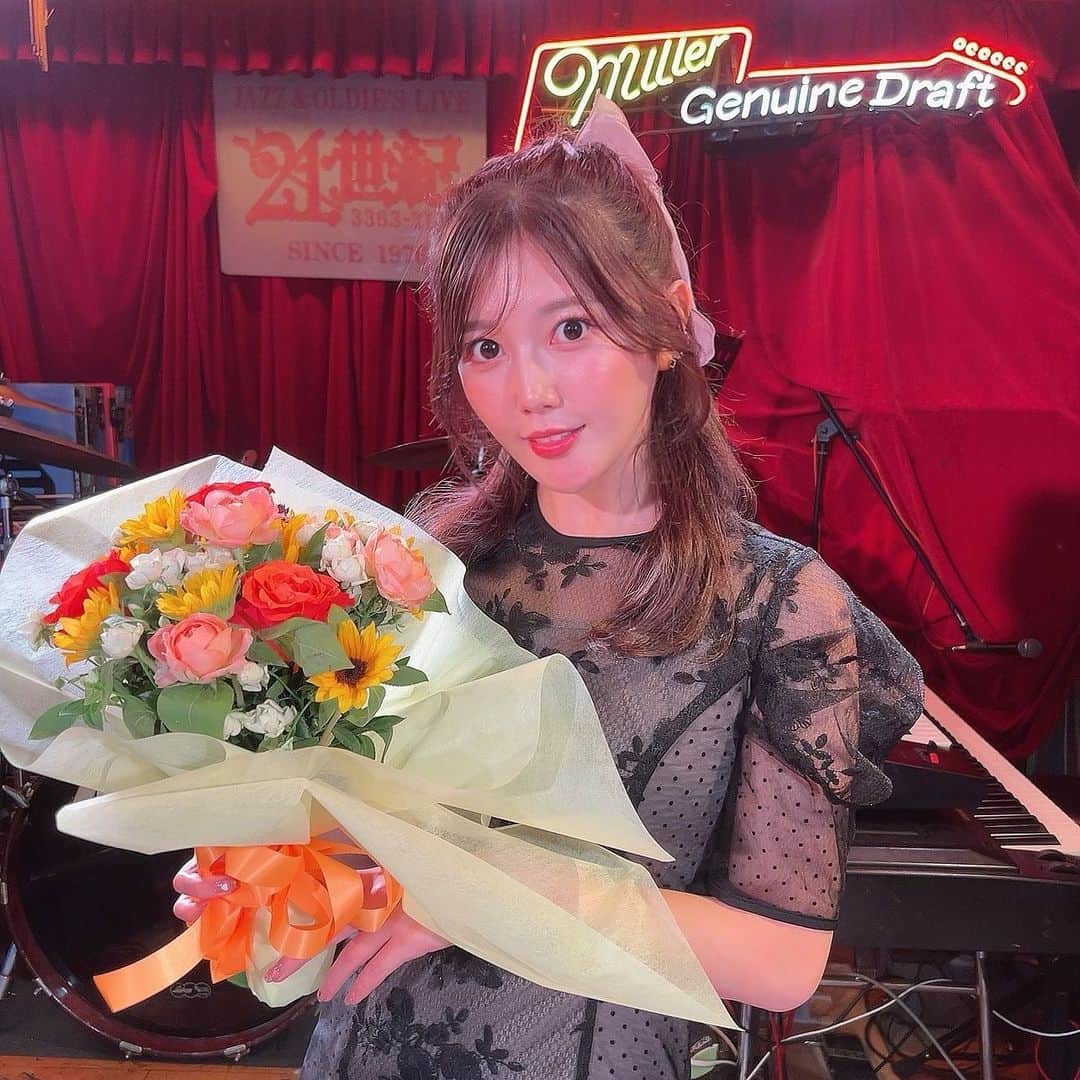 宮崎美穂のインスタグラム：「𝗠𝗜𝗬𝗔𝗭𝗔𝗞𝗜 𝗠𝗜𝗛𝗢 𝟯𝟬𝘁𝗵 𝗕𝗶𝗿𝘁𝗵𝗱𝗮𝘆    𝗙𝗮𝗻 𝗠𝗲𝗲𝘁𝗶𝗻𝗴 ''𝗧𝗔𝗟𝗞&𝗟𝗜𝗩𝗘''  本当に本当にお越しくださった皆さまありがとうございました🩵  1部も2部も、たくさんのファンの方が来てくれて、その空間がとっても暖かくて幸せで嬉しかったです🥲  特典会も最後チェキの在庫がなくなっちゃってご迷惑お掛けしたのに、暖かく受け入れてくれてありがとう🥹  次はもっとたくさん用意しとくね！笑  本当にこの夏1番の思い出になったし、みんなもそうだったら嬉しい🩵  한국에서도 많은 먀오당분들이 와주셔서 너무 행복했어요 ㅠㅠ  진심으로 감사합니다 ㅠㅠ  MCのはるきゃんも本当に心強くて、たくさん盛り上げてくれてありがとう🥺💛  みんなの愛が本当に伝わってきてまだ余韻に浸ってる…🩵  本当にありがとうございました🌻  衣装が大好評だったので、2部の衣装タグ付けしてます！  @leja__official のドレス👗 大人っぽくて本当に可愛かったです♡  8月31日までlejaプレゼントキャンペーンもやってるそうなので是非♡  #leja」