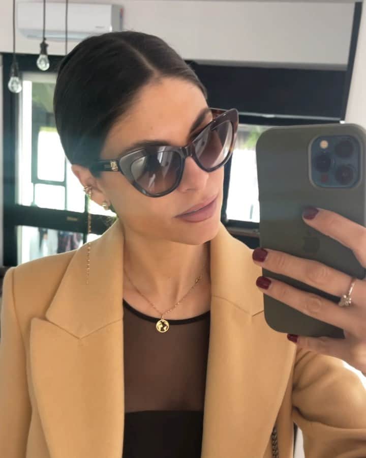 リンダ・モルセッリのインスタグラム：「Il riassunto della mia famiglia è nella seconda foto. 🤍」