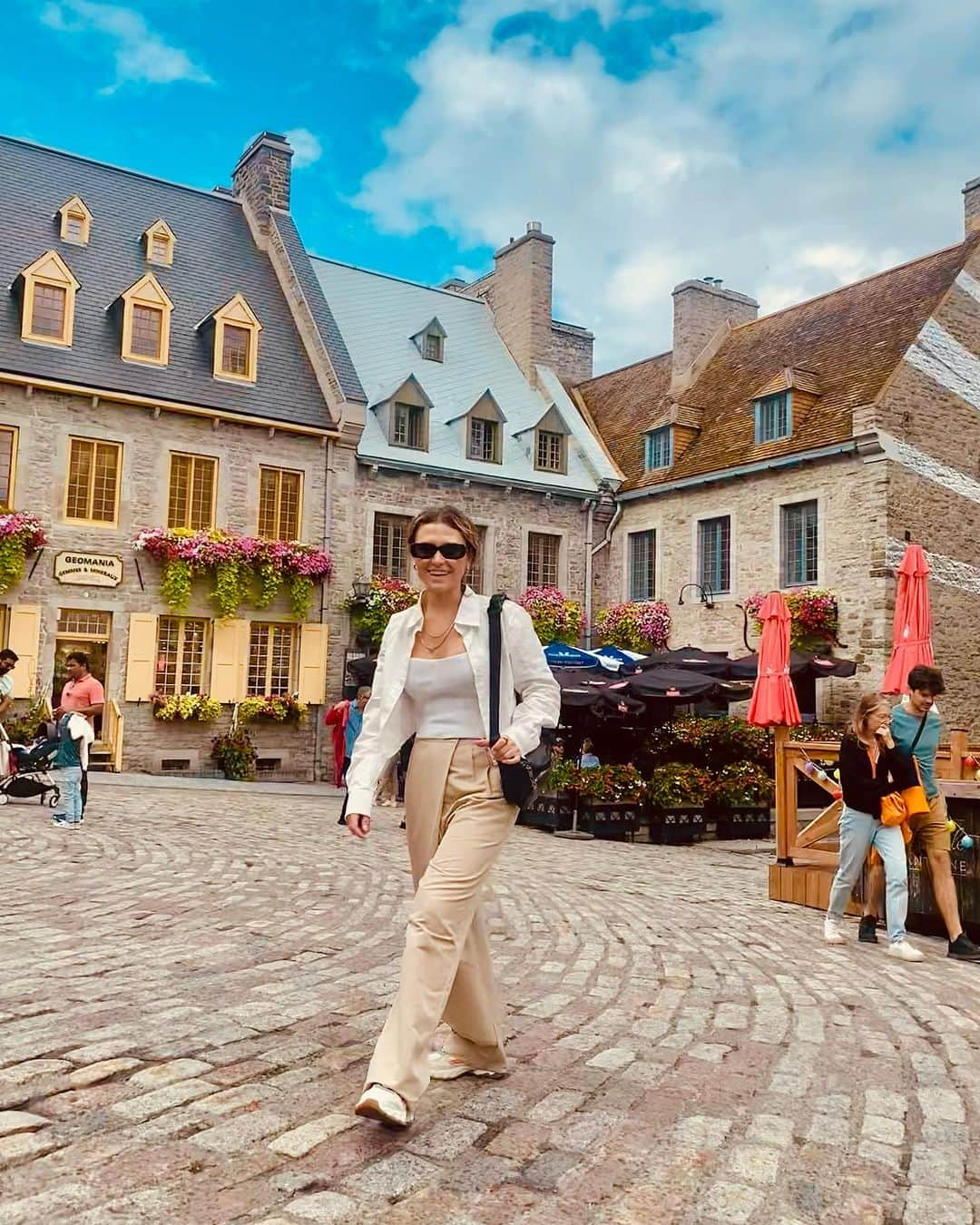 Mayela Vazquezのインスタグラム：「Quebec City 🍁#travelgram #weekendgetaway #weekendplans #canada🇨🇦 #canadatravel」