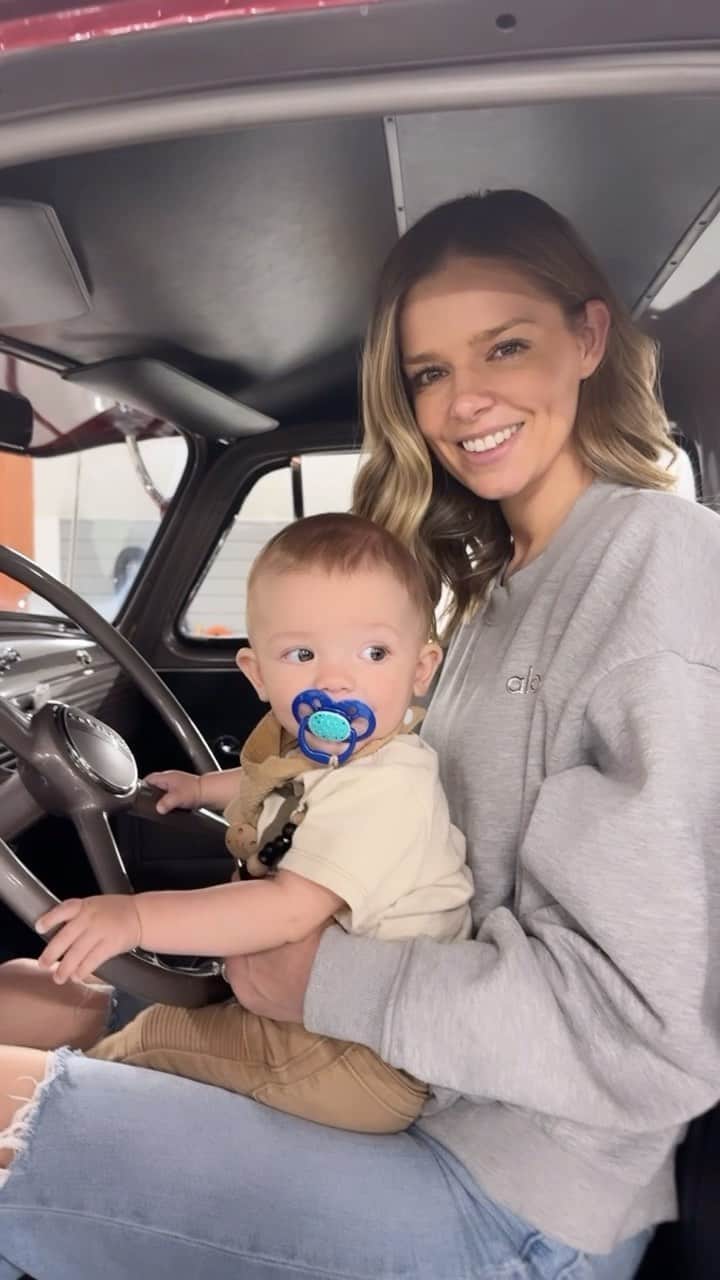 ダニエル・クヌッドソンのインスタグラム：「🇨🇦♥️🛻  Start em young 😝」