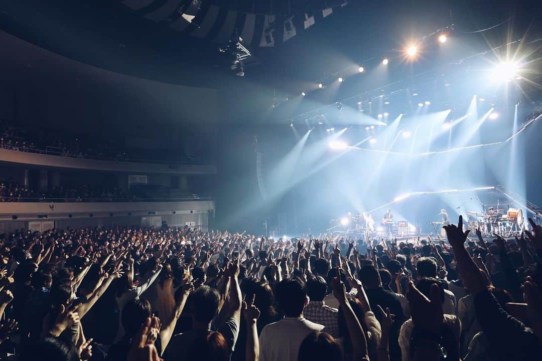 絢香さんのインスタグラム写真 - (絢香Instagram)「Funtale Tour 16本目は仙台でした🎤  最高の盛り上がりに 私もバンドも熱くなりました🔥 ありがとうねーーー！😊  仙台はベース @sotabass  そうたくんありがとう✨  今週末は岡山、広島！ 待っててね✌🏻  @kei_kawano  @shuta_nishida  @shun_ishiwaka   #Funtale #tour」8月28日 8時36分 - ayaka_official_jp