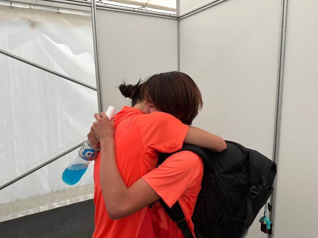 松田瑞生さんのインスタグラム写真 - (松田瑞生Instagram)「＊ 加世田と一緒に戦えてよかった。  ありがとう！！  初のマラソンの世界の舞台、 先頭を走る勇気、素晴らしかった。 かっこよかった！！！  また一緒に頑張ろう🤝🔥」8月28日 8時52分 - u5uv3v