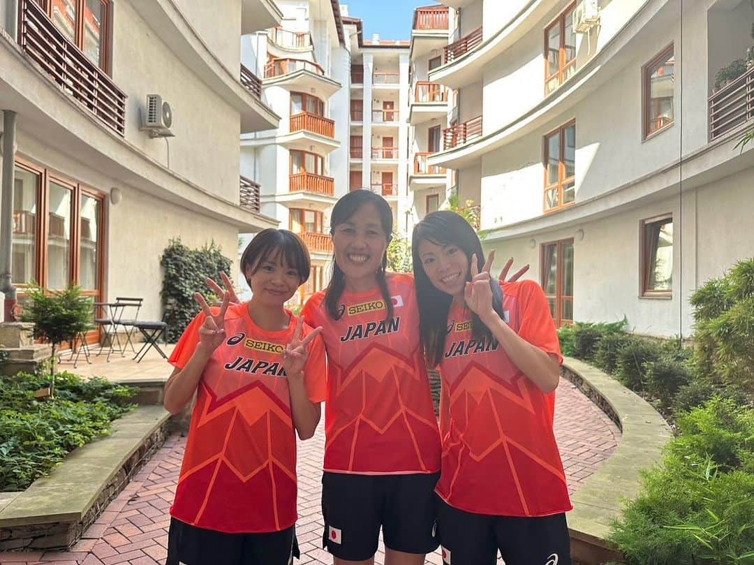 松田瑞生のインスタグラム：「＊ 加世田と一緒に戦えてよかった。  ありがとう！！  初のマラソンの世界の舞台、 先頭を走る勇気、素晴らしかった。 かっこよかった！！！  また一緒に頑張ろう🤝🔥」
