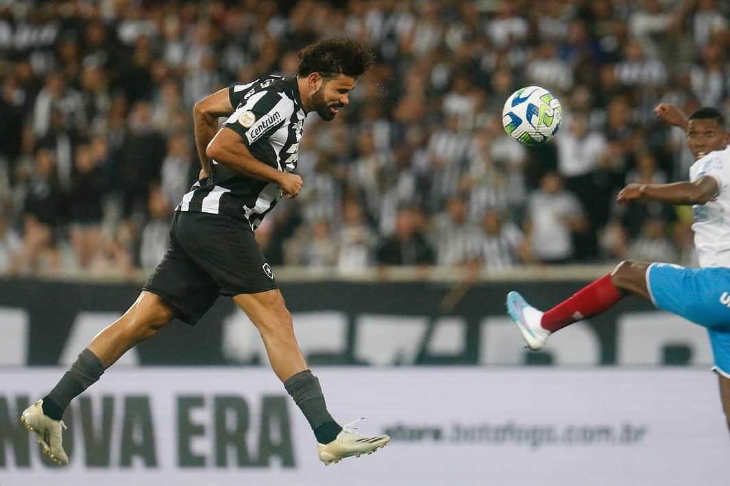 ジエゴ・ダ・シウヴァ・コスタのインスタグラム：「Deus é fiel!⚪️⚫️🔥」