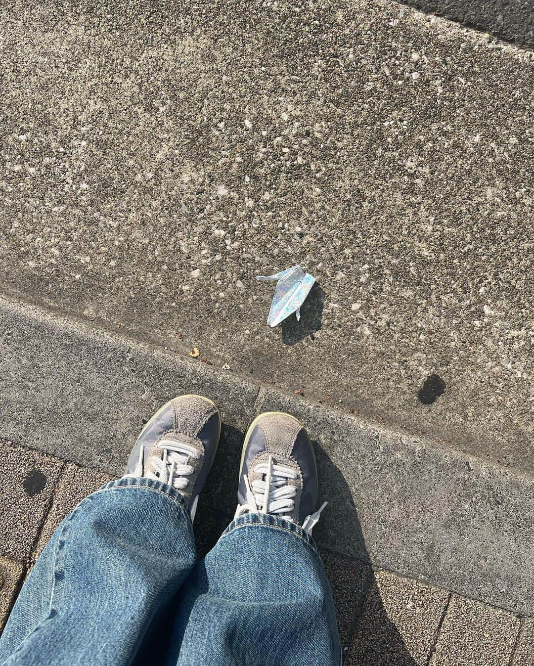 宇多田ヒカルのインスタグラム：「人生3度目、4年振りに折鶴ひろた　 My third encounter (the last one being 4 summers ago) with a paper crane in the streets.」