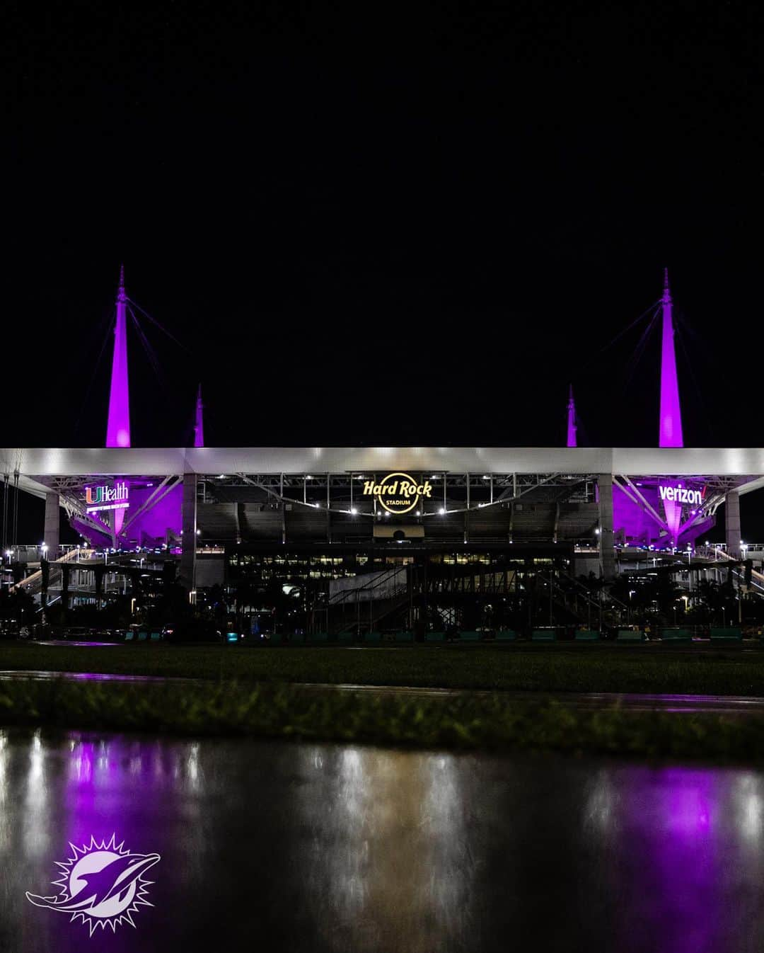 マイアミ・ドルフィンズのインスタグラム：「Tonight we light @HardRockStadium in memory of Jason Jenkins, who we lost one year ago today. He was a champion, advocate, community leader and friend. Dearly missed, but never forgotten. 💜」